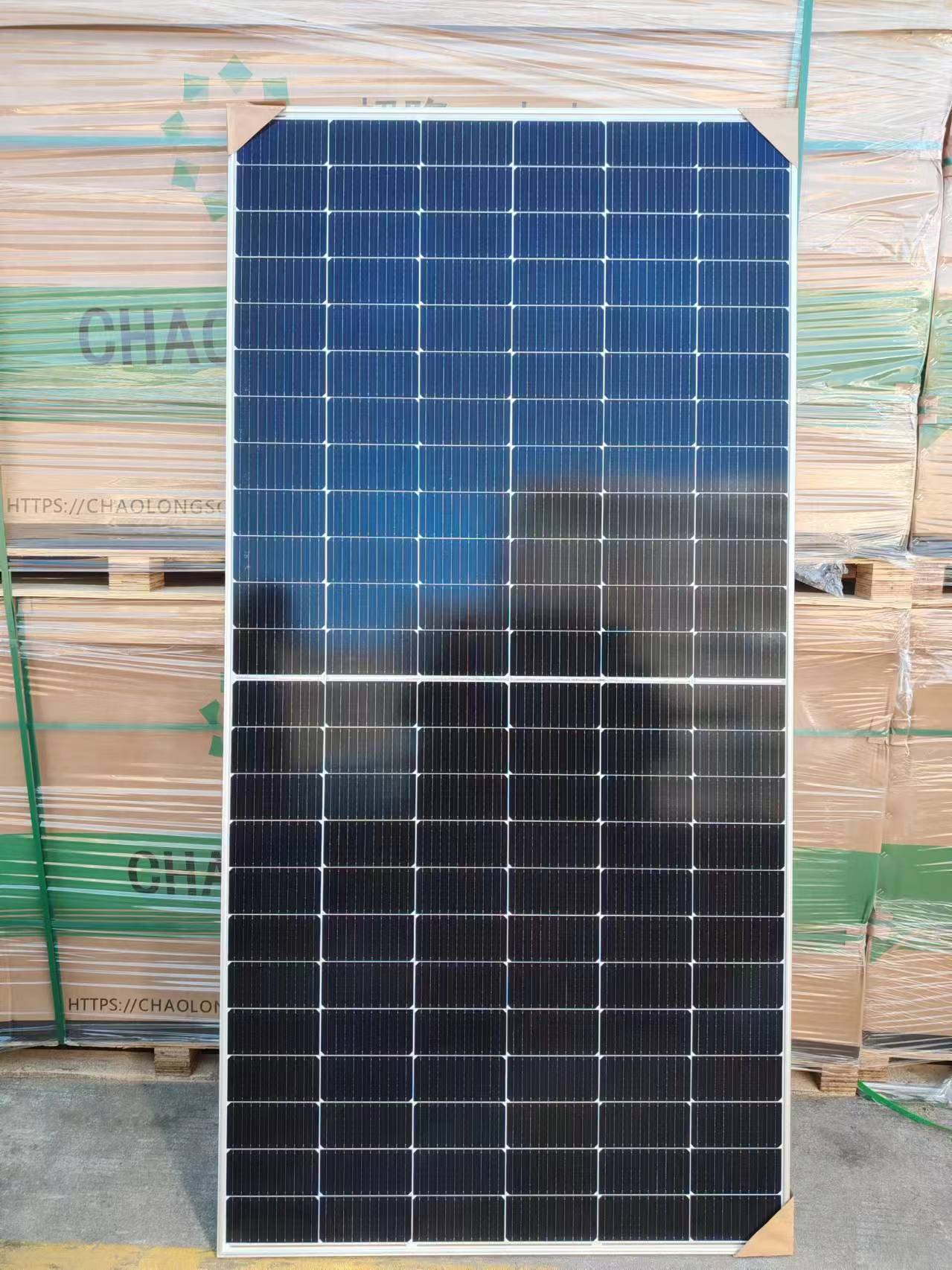 585w Bifacial Solar panels 